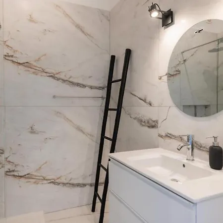2-bedroom * أويراس
